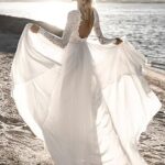 vintys Simple Women’s Crew Neck Beach Wedding Dresses Long Sleeves 2023 for Bride Lace A-line Chiffon Boho Bridal Gown with Backless Ivory 2